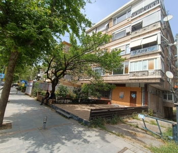 ÇATALÇEŞMEDE YATIRIMLIK 2. KATTA CADDEYE CEPHE 180 M2 DAİRE