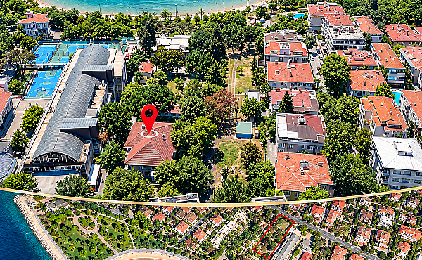 CADDEBOSTAN SAHİL’DE 1.810m² MÜSTAKİL ARSADA 1000m² VİLLA