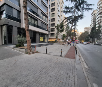 FENERBAHÇEDE CADDE ÜZERİ 440 m2 SATILIK DÜKKAN