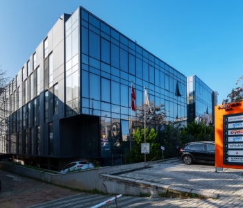ALTUNİZADE’DE KURUMSAL KİRACILI SATLIK PLAZA KATI 